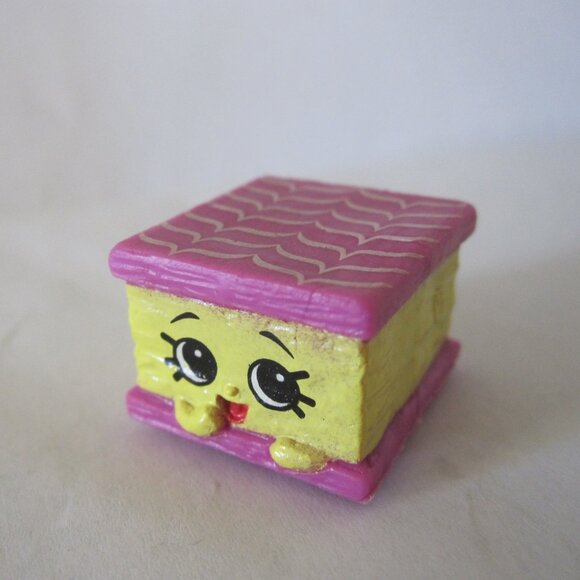 Shopkins: Season 3 figure #3-009 - purple Nilla Slice - Picture 1 of 1